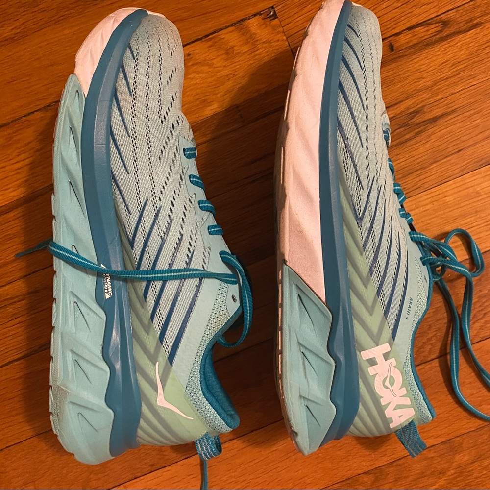 Like new Hoka Arahi 4